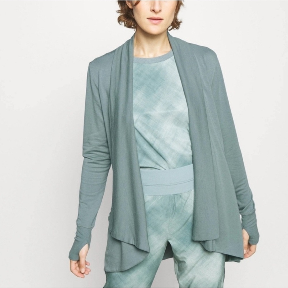 Athleta pranayama wrap, size M